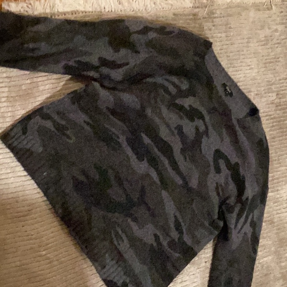 I’m selling a camo Kashmir crewneck sweater